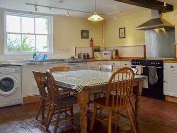 Cottage for 14 People in Shropshire, West Midlands, Photo 3