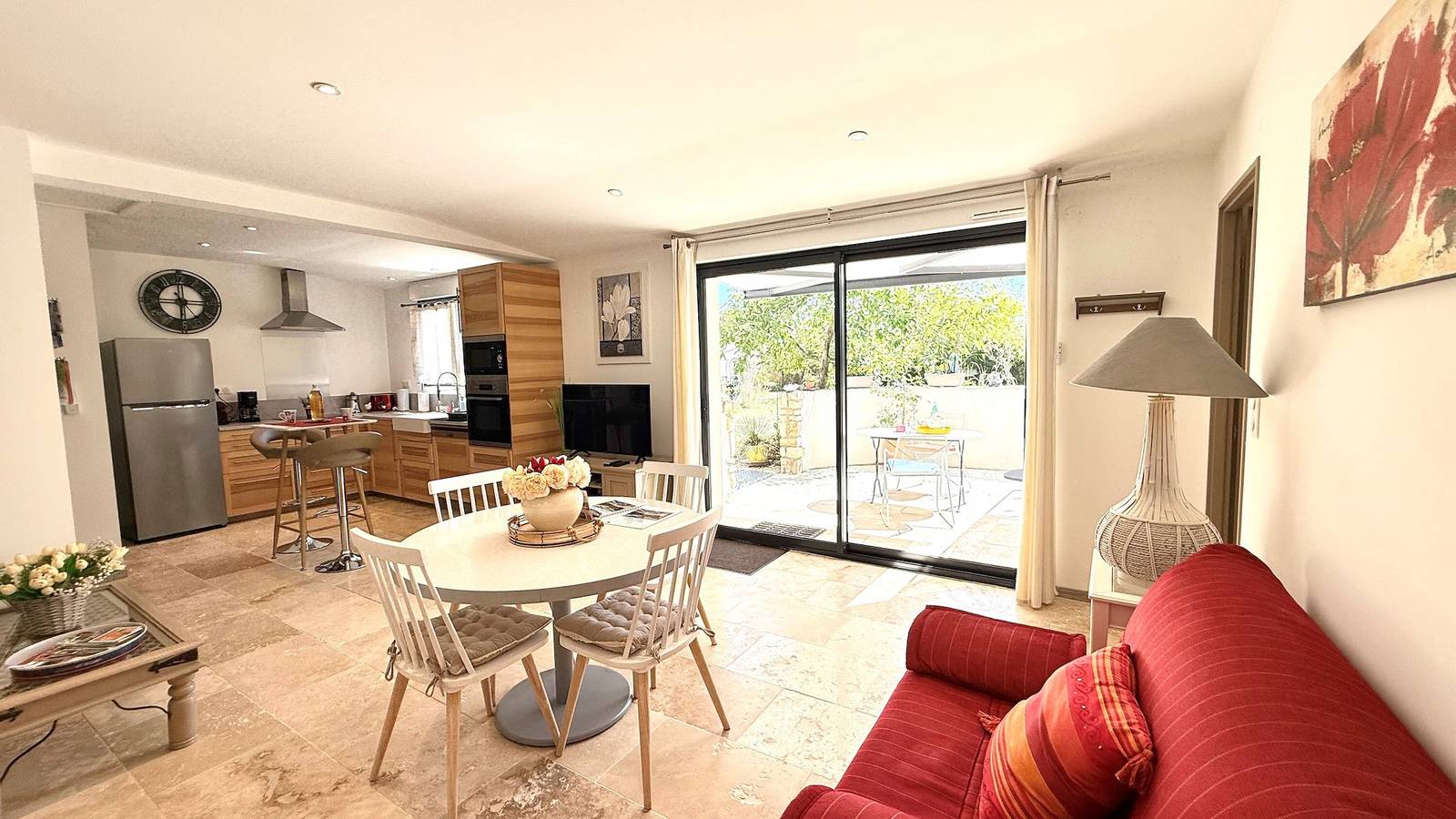 Le Titibu: Charming Air-Conditioned Cottage with Spa, Garden, Netflix Tv, Bbq, for 2 Guests in Saint-Paulet-de-Caisson, Nimes region