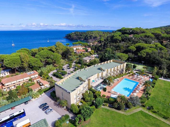 Vakantiepark voor 2 personen, with Terras and Whirlpool as well as Tuin and Zwembad op Elba