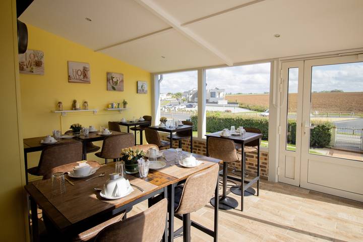 Room 'Bayeux' with Shared Garden and Wi-Fi in Saint-Côme-de-Fresné, Bayeux region