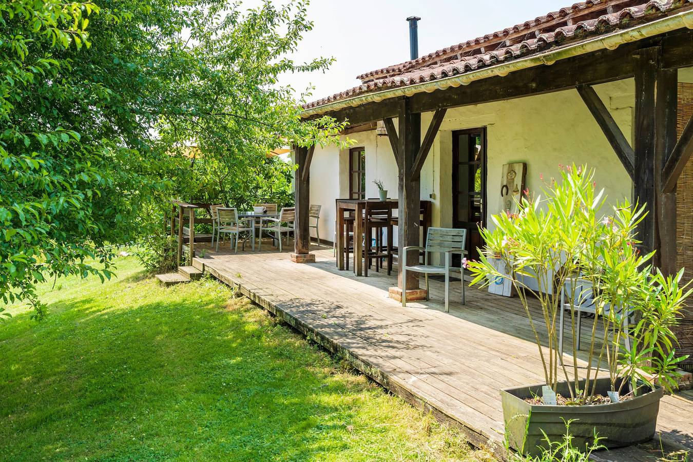 Cottage 'Lou Tapata' with Shared Pool, Private Terrace and Wi-Fi in Panjas, Gers