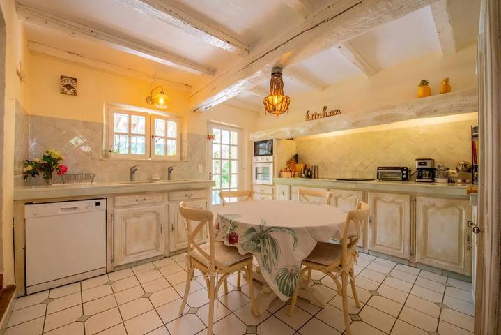 Chambre d’hôte pour 8 personnes, avec Balcon et Terrasse ainsi que Jardin et Piscine à Sainte-Maxime - 2