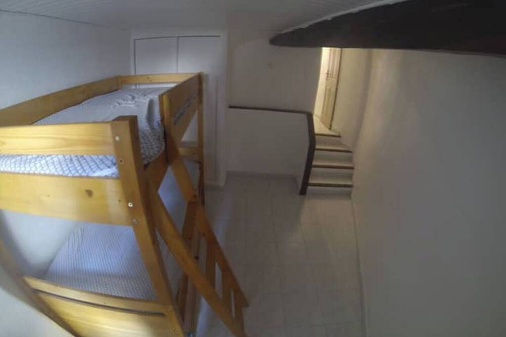 Apartment on Chemin des Roys in Nans-les-Pins, Brignoles region
