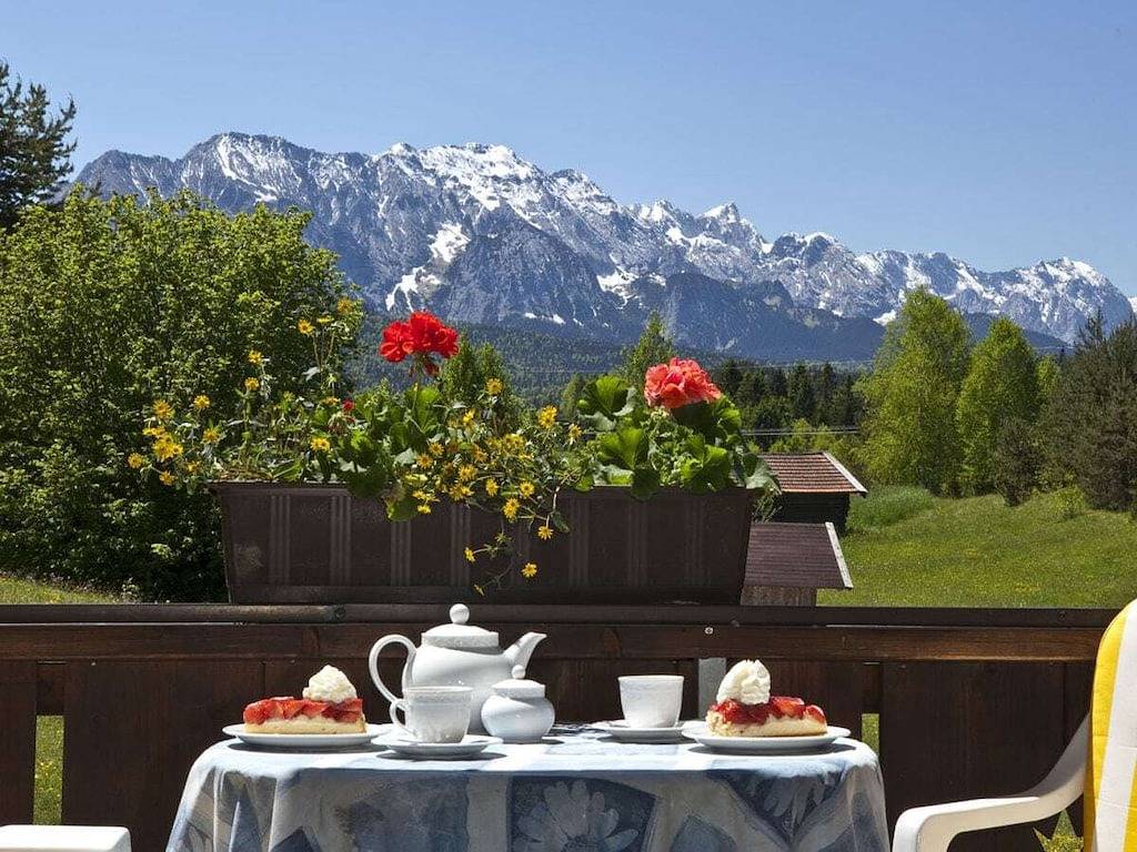 Ferienwohnung in Krün mit Schwimmbecken in Krün, Bayerische Alpen