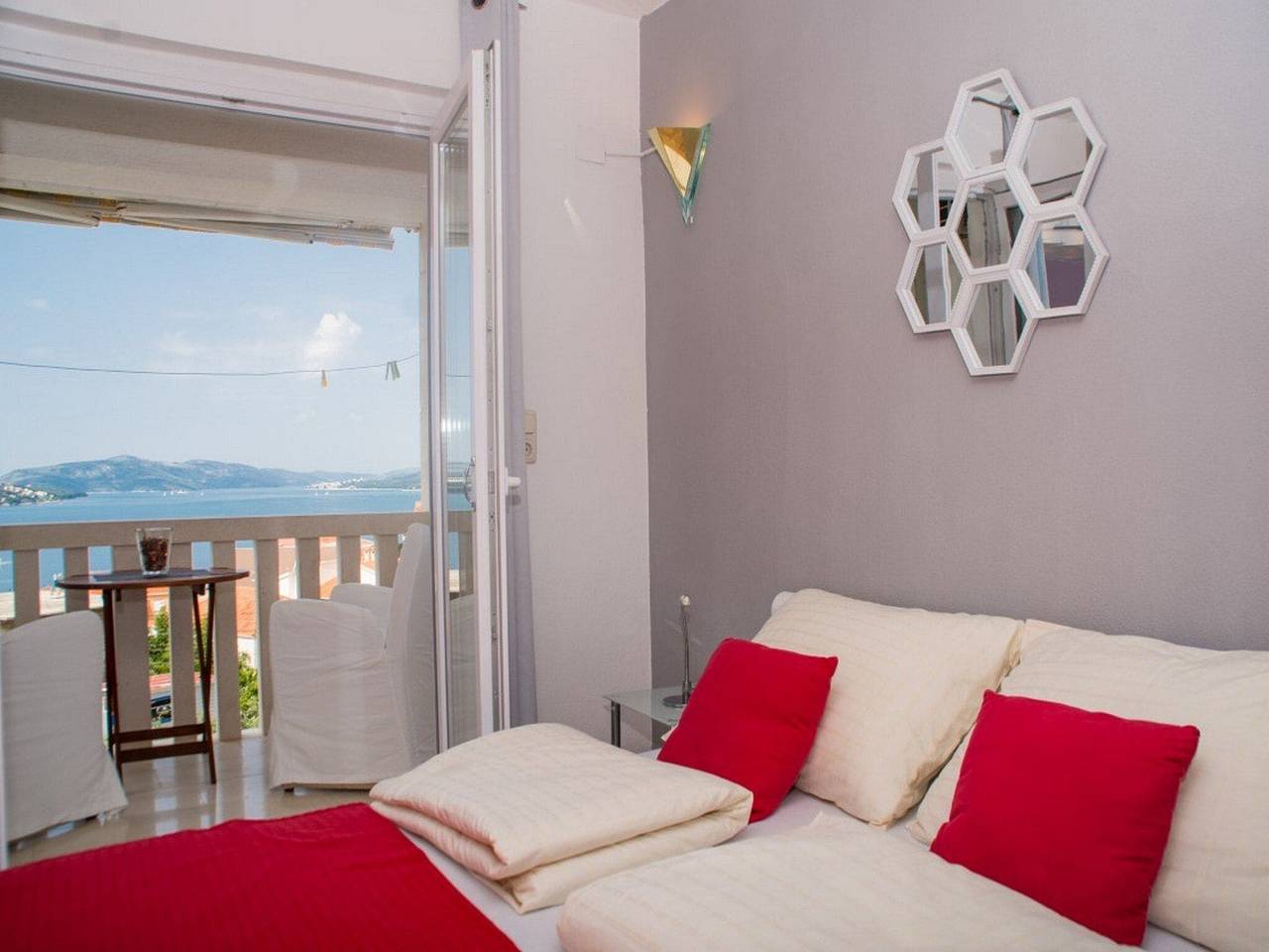 Cijeli apartman, Villa Stil - Studio Apartment with Balcony and Sea View 103 in Okrug Gornji, Ciovo