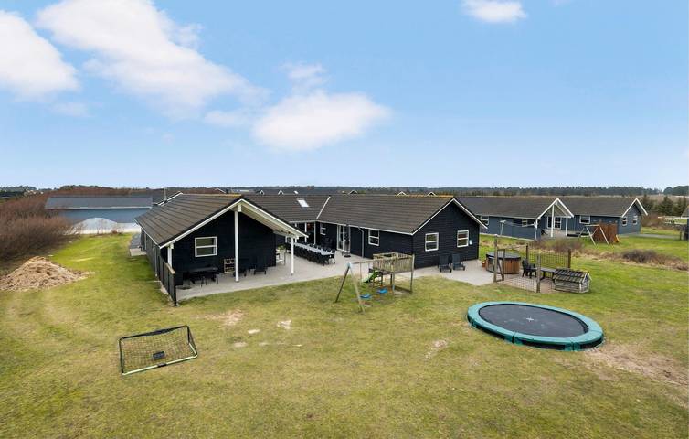 Ferienhaus für 22 Personen, mit Terrasse und Whirlpool sowie Sauna