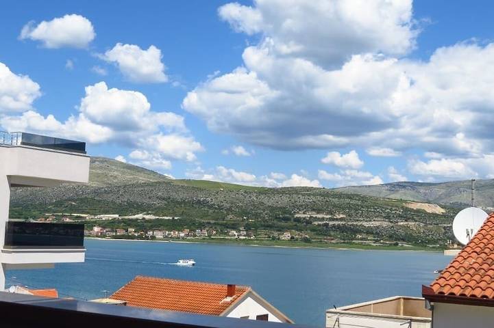 Ferienwohnung für 5 Personen, mit Garten und Balkon in Trogir