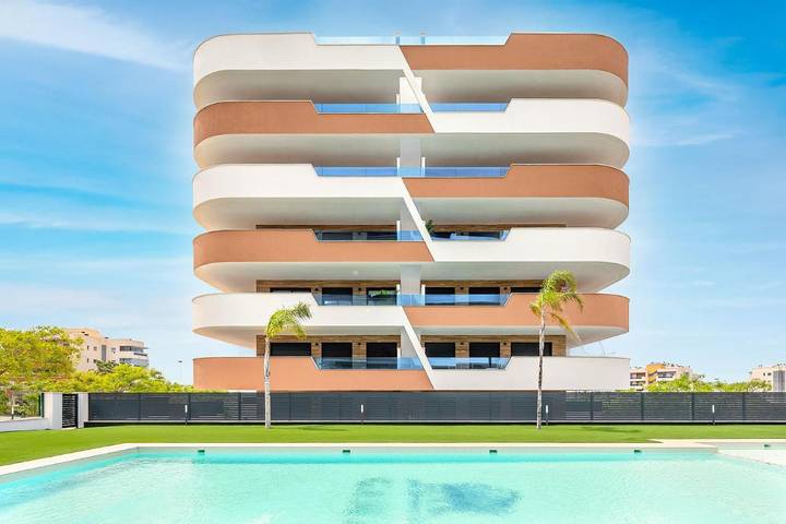 Apartamento de vacaciones para 4 personas, con vistas y piscina además de terraza y vistas al lago - 1