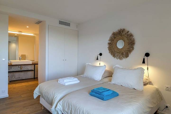 Appartement entier, A1 Superbe appartement 6 pers. Terrasse, vue mer. À 400m de la plage ! in Sainte-Lucie de Porto-Vecchio, Zonza