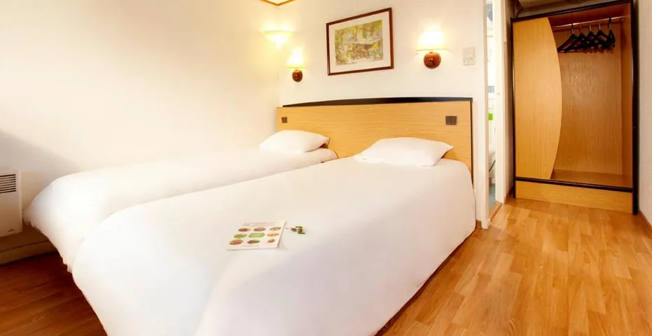 Hotel para 2 personas, con jardín además de terraza y vistas - 1