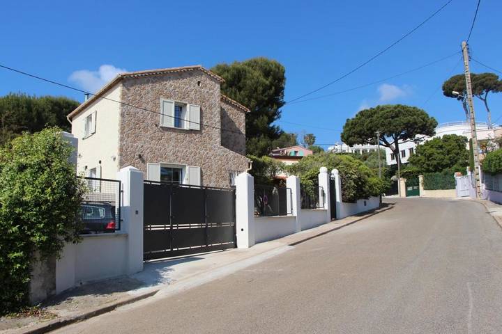 Chambre d’hôte pour 2 personnes, avec jardin ainsi que vue et terrasse à Antibes - 2