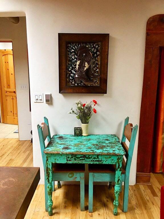 Ganze Wohnung, Gemütliche Casa Carmelita verfügt über einen Brilliant Kiva Kamin, Unique Patio & Hot Tub! in Taos, Taos County