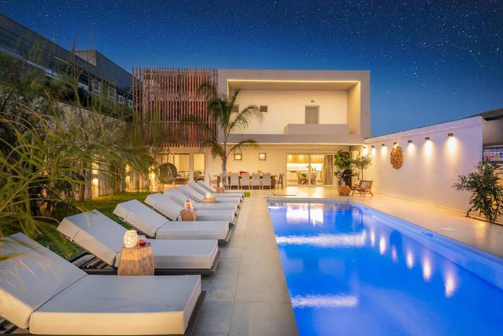 Appartement de vacances pour 12 personnes, avec Balcon et Terrasse ainsi que Jardin et Bassin pour enfant