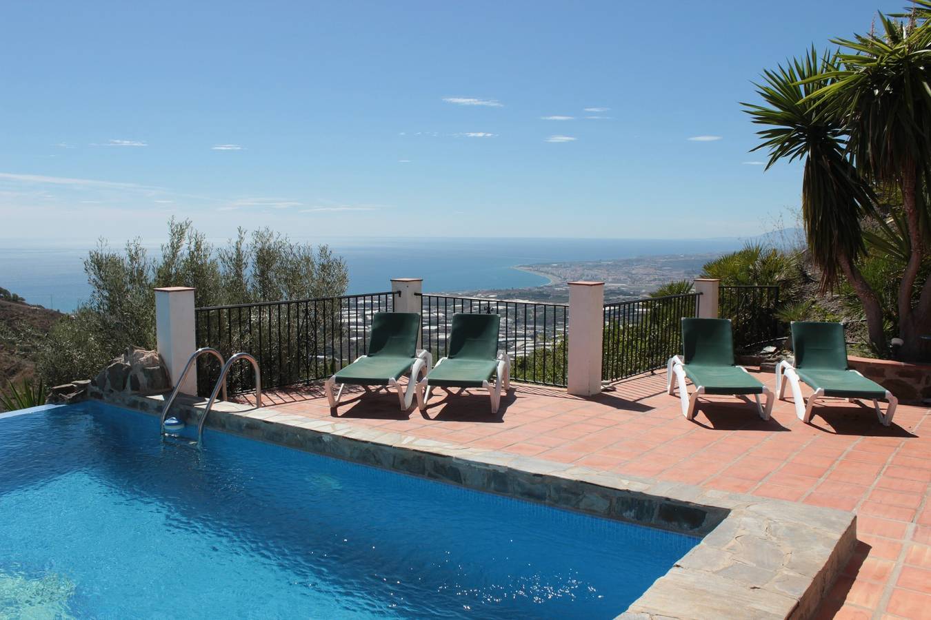 Ferienhaus 'Casa Julia' mit Meerblick, privatem Pool und Wlan in Sayalonga, Costa del Sol
