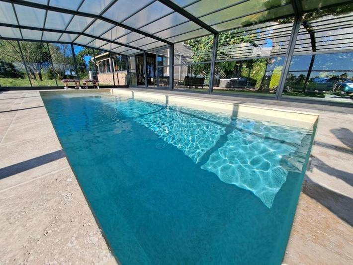 Location de vacances pour 18 personnes, avec jardin et terrasse ainsi que piscine et sauna à Vivans