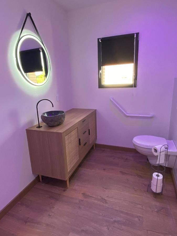 Gîte pour 2 personnes, avec piscine et jardin ainsi que terrasse et vue dans Valdurenque - 3