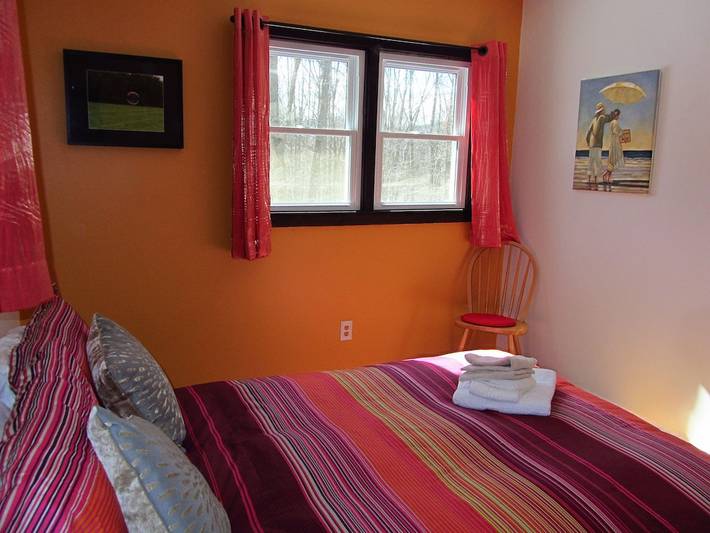 Log cabin for 6 people, with hot tub and yard as well as balcony, with pets in Hudson Valley
