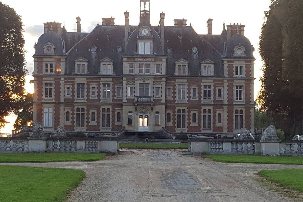 Stunning Chateau apartment near Paris, Eurodisney-Disneyland, Champagne region in Ocquerre, Seine-et-Marne