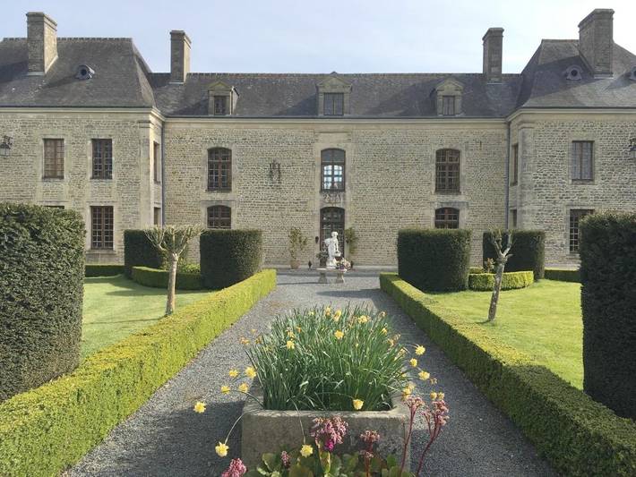 Hôtel pour 3 personnes, avec jardin dans Hottot-les-Bagues