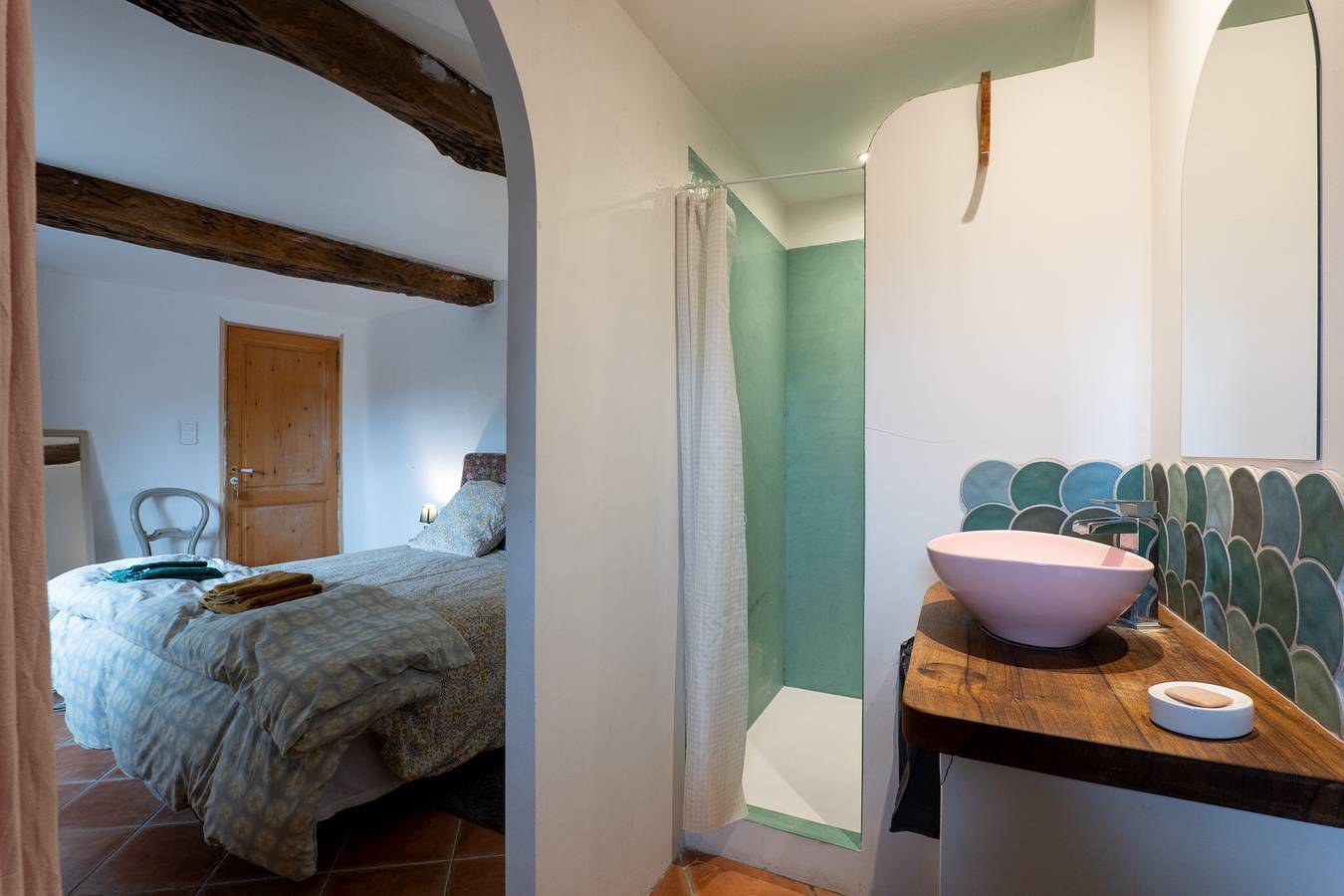 Gastenkamer 'Chambre Au Calme' met bergzicht, gedeeld terras en wifi, foto 7