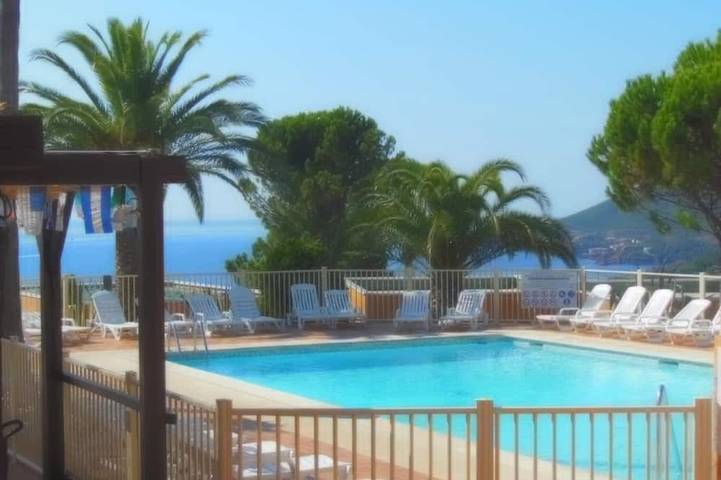 Ferienwohnung für 4 Personen, mit Terrasse in Théoule-sur-Mer