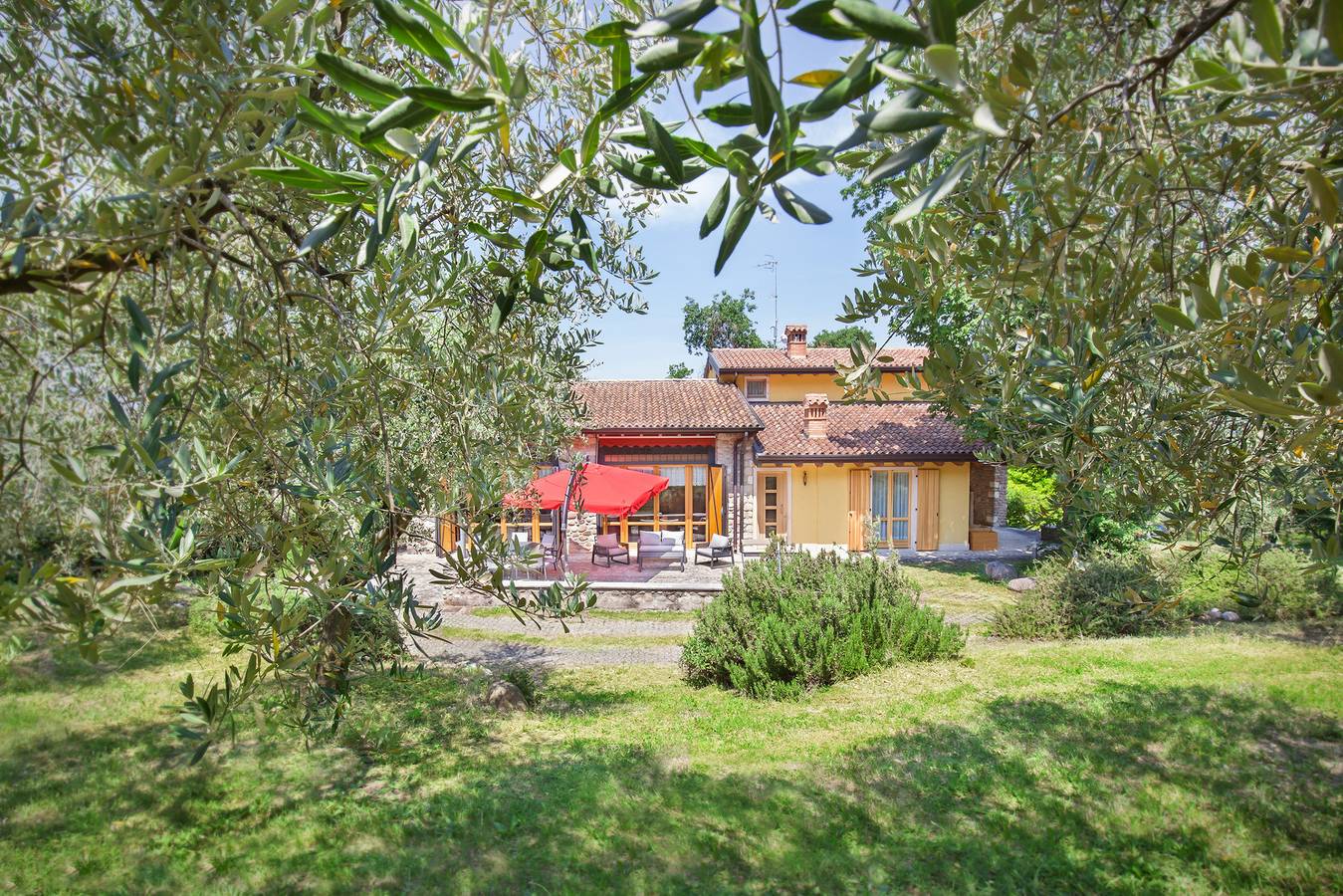Casa del Bosco for 8 People in Bardolino, Garda-Fjellene