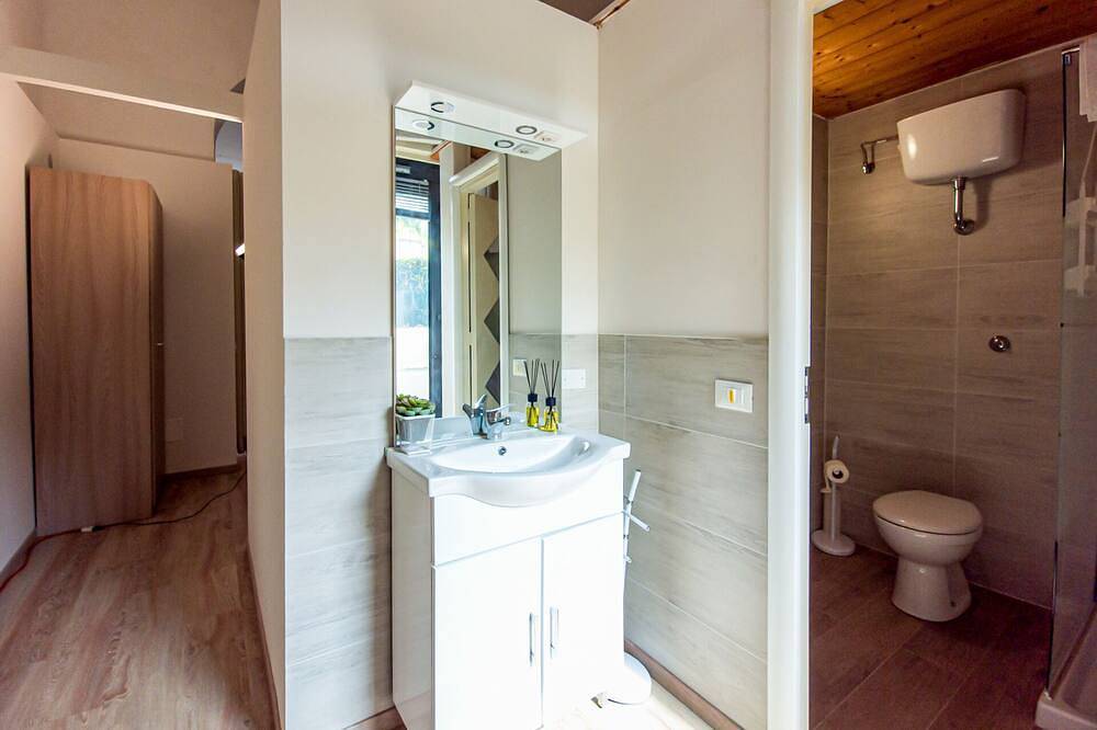 Entire apartment, La Casa di Federica - One Bedroom Apartment, Sleeps 2 in Ancona, Ancona Province