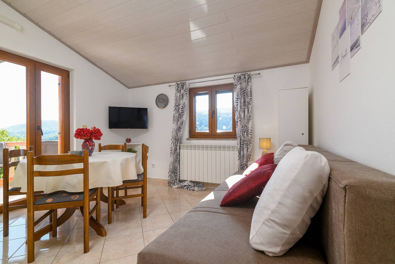 Ganze Wohnung, 1-Zimmer-Ferienwohnung mit Terrasse und Meerblick Duga Luka (Prtlog), Labin A-2335-d in Duga Luka, Ostküste Istrien