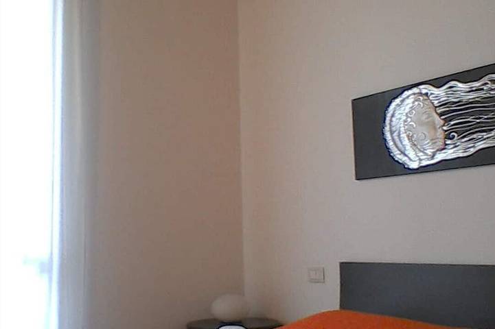 Ganze Wohnung, Atemberaubender Drei-Zimmer-Seeblick in einer Residenz mit drei Swimmingpools und 36.000 m2 Grünfläche in Manerba del Garda, Gardasee-Berge