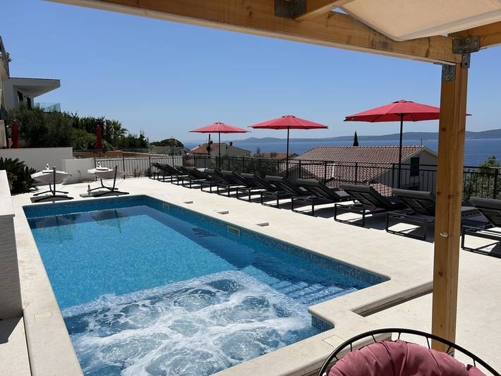 Vakantiewoning voor 4 personen, with Uitzicht op zee and Balkon/Terras as well as Whirlpool and Uitzicht op Čiovo
