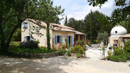 Gîte pour 6 personnes, avec jardin, animaux acceptés à Bauduen