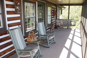 Log Cabin for 4 Guests in Blue Ridge Mountains, North Carolina, Picture 2