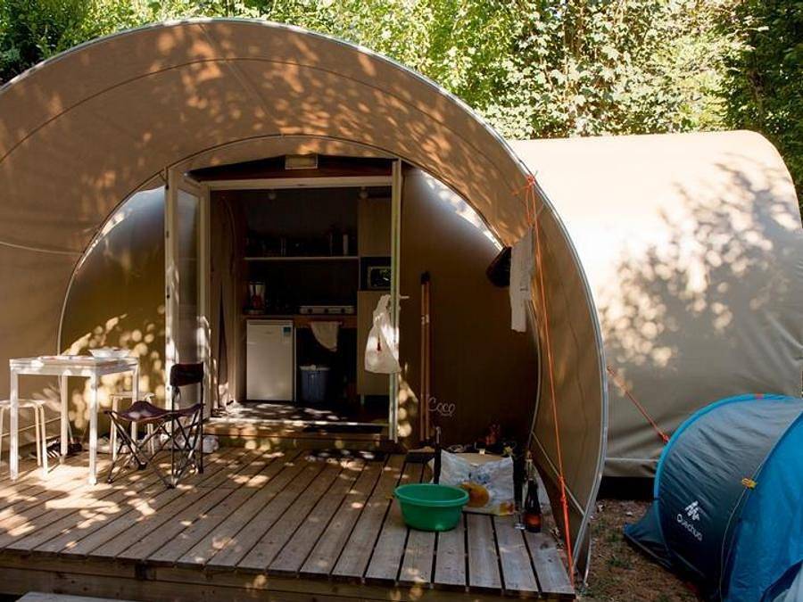 Camping le Pont de Mazerat - Insolite 4 personnes - Coco Sweet: insolite et confortable in Tamniès, Périgord Noir