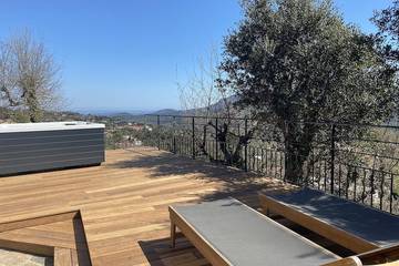 Location de vacances pour 8 personnes, avec jardin et jacuzzi à Les Adrets-de-l'Estérel