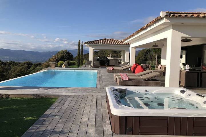 Maison de vacances pour 8 personnes, avec jacuzzi ainsi que jardin et terrasse dans Porticcio