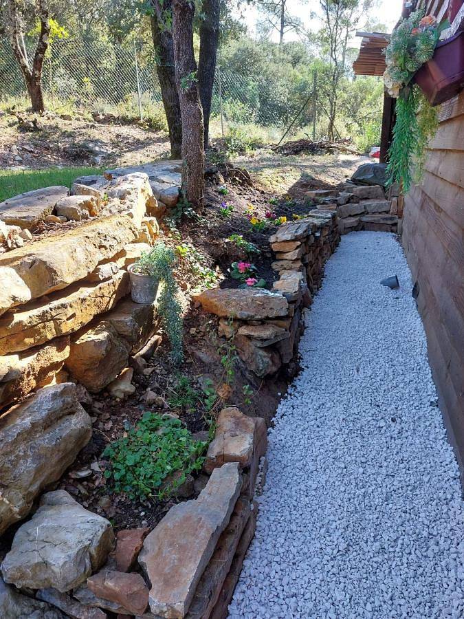 Location de vacances pour 4 personnes, avec jacuzzi ainsi que piscine et jardin, adapté aux familles à Tourves - 3