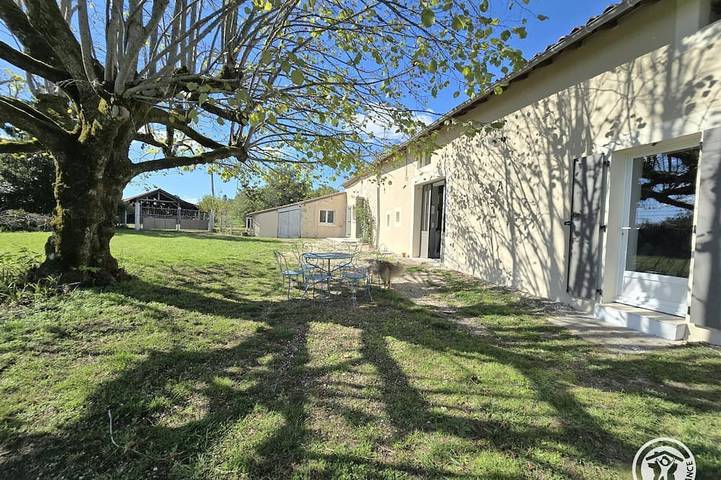 Gîte pour 11 personnes, avec Terrasse et Jardin