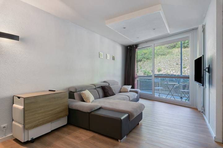 Apartamento entero, Apartamento Refugio de las Tribus: vistas a la montaña, jardín común y balcón privado in Villard-de-Lans, Parc naturel régional du Vercors