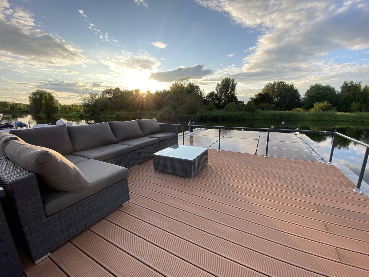 Exklusives Hausboot - Sauna, Sonnendeck & privates Beiboot in Plötzin, Werder