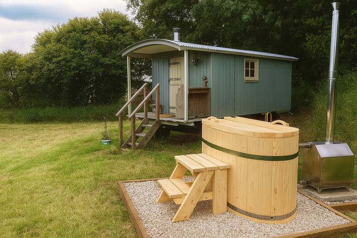 Log cabin for 2 people, with Hot tub and Garden in 