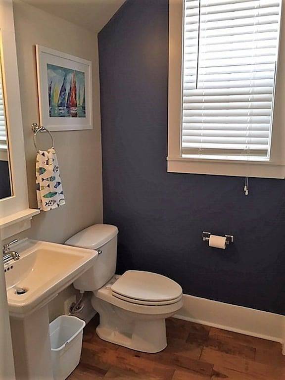 Cabin for 6 people, with hot tub and balcony as well as yard and pool the Florida Panhandle