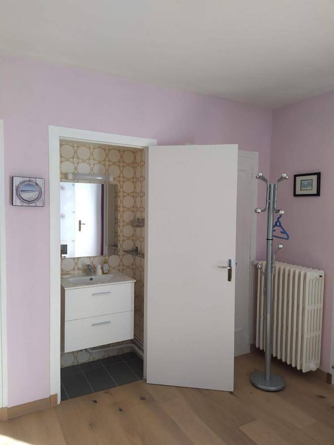 Double Room with Balcony in Coutances, Région de Coutances