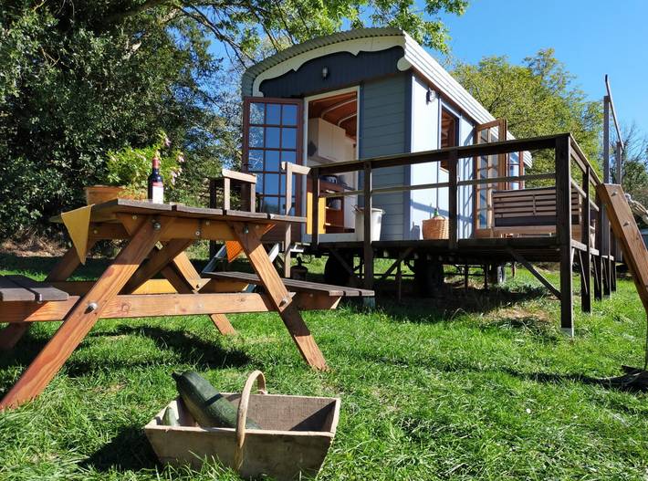 Gîte pour 3 personnes, avec Terrasse ainsi que Jardin et Piscine