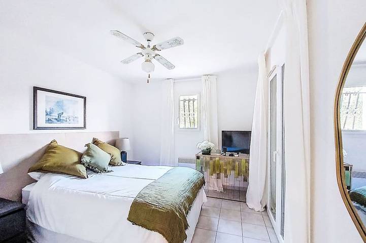 Location de vacances pour 8 personnes, avec jardin et piscine à Brouilla - 3