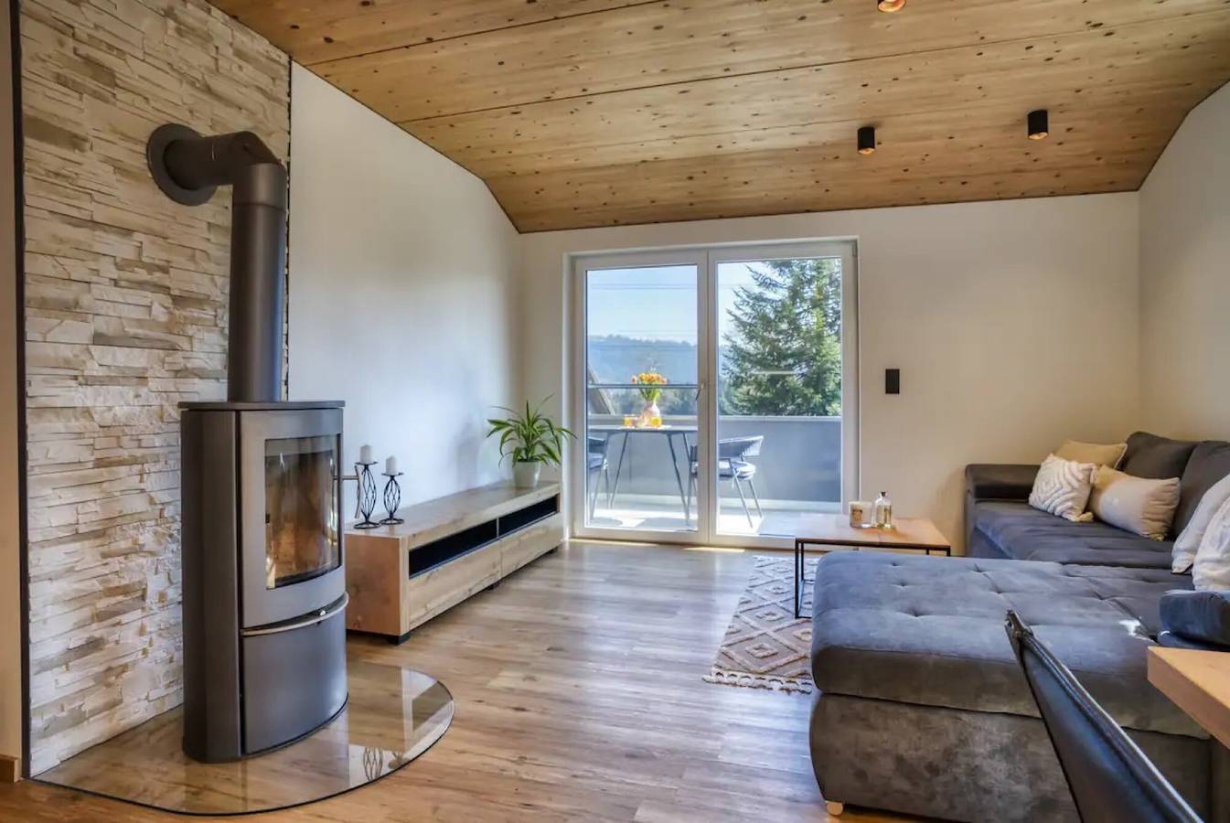 Ganze Wohnung, Ferienwohnung 'Fewo Birkenhof' mit Bergblick, Gemeinschaftsgarten und Wlan in Langen bei Bregenz, Bodensee-Vorarlberg