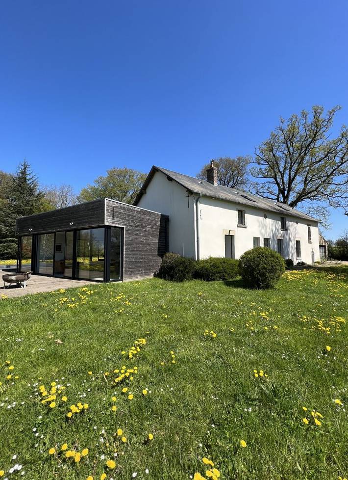 Gîte pour 13 personnes, avec sauna et jardin ainsi que terrasse et jacuzzi
