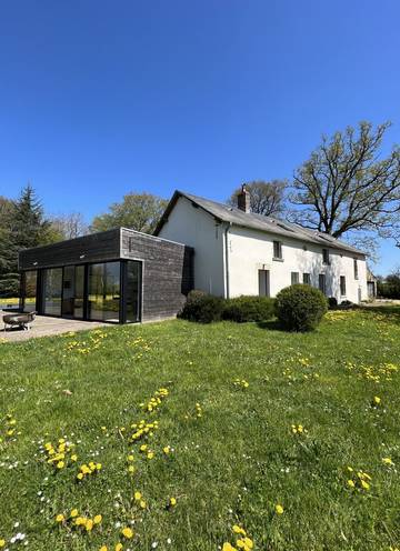 Gîte pour 13 personnes, avec sauna et terrasse ainsi que jardin et jacuzzi à Neuvy-Deux-Clochers