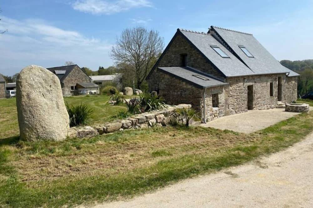 Longère typique bretonne au cœur du pays d'Argoat, mettez vous au vert !!! in Saint-Gilles-Pligeaux, Région de Guingamp