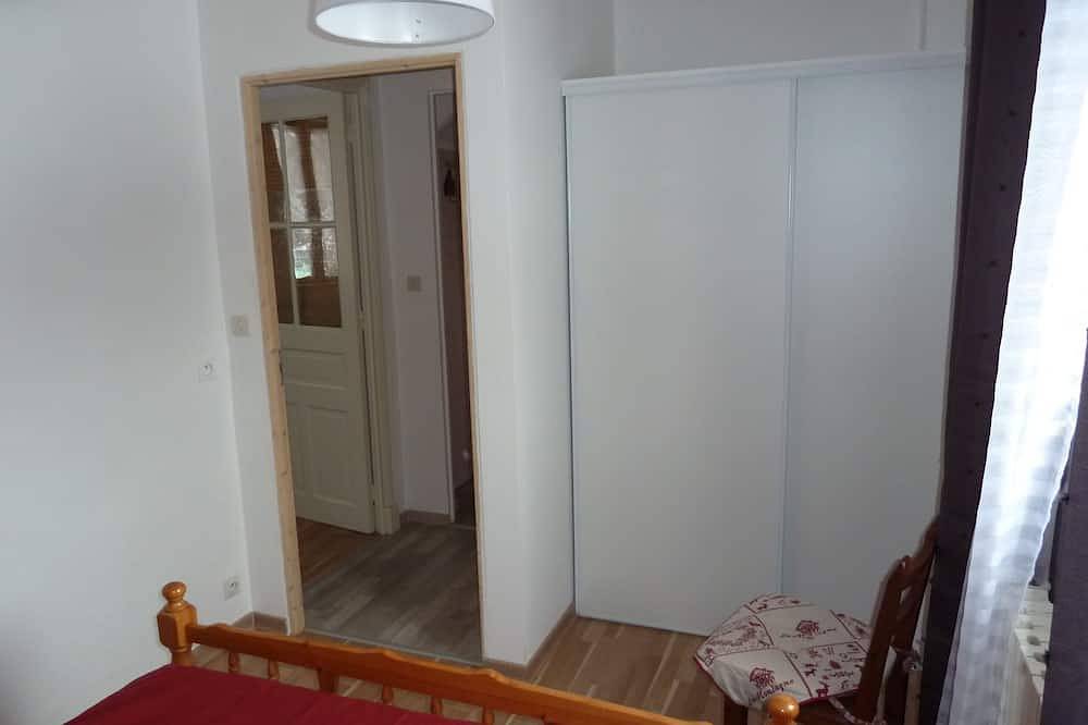 Appartement dans maison avec jardin et parking privatif fermés in Briançon, Région de Briançon