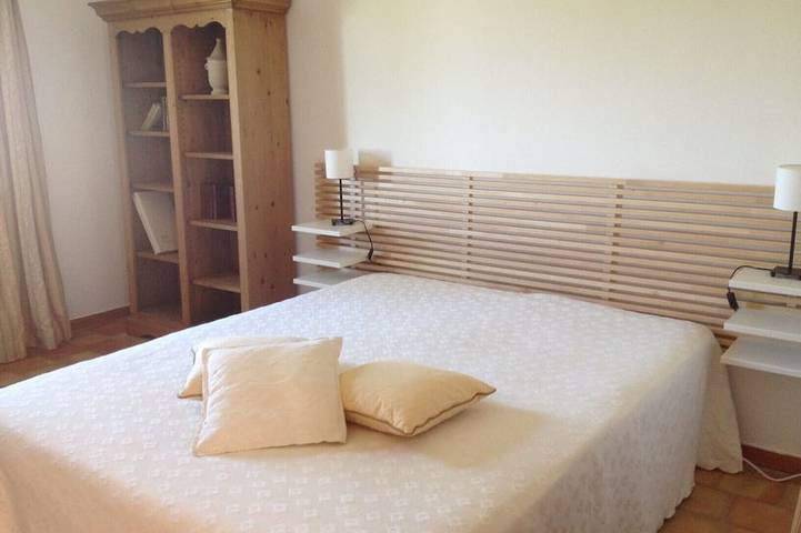 Location de vacances pour 12 personnes, avec jardin et terrasse, animaux acceptés à Bellegarde - 3